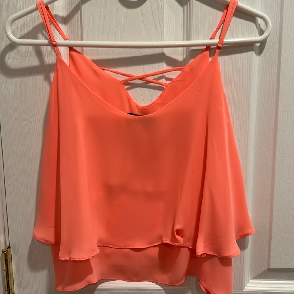 Olivaceous sz S salmon colored flowy top